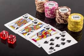 Studio live-dealer Evolution Gaming dengan dealer profesional